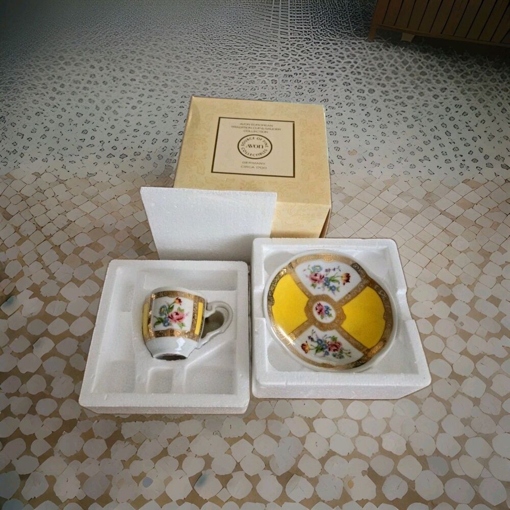 Avon 1985 European Tradition Collection Germany Cir 1700 Demitasse Cup & Saucer